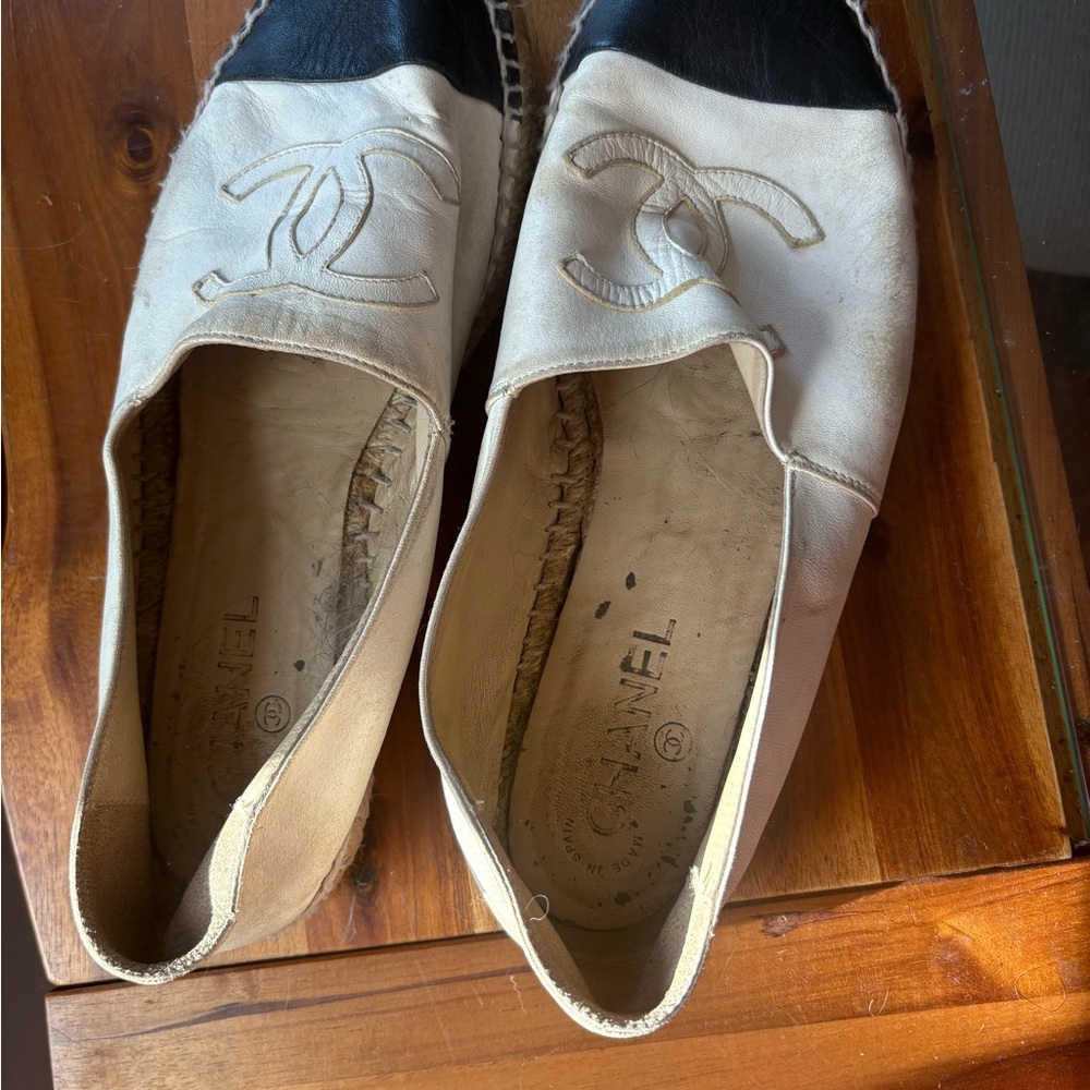 CHANEL Women's Black and Cream Espadrilles